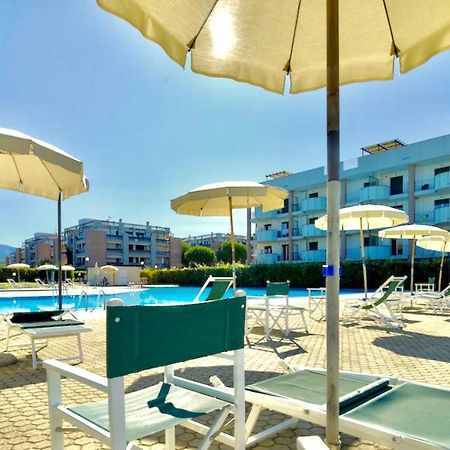 Isa-Apartments 4 Beds In Residence With Swimming-Pool In San Vincenzo, Just 600 Meters From The Sea Exteriér fotografie