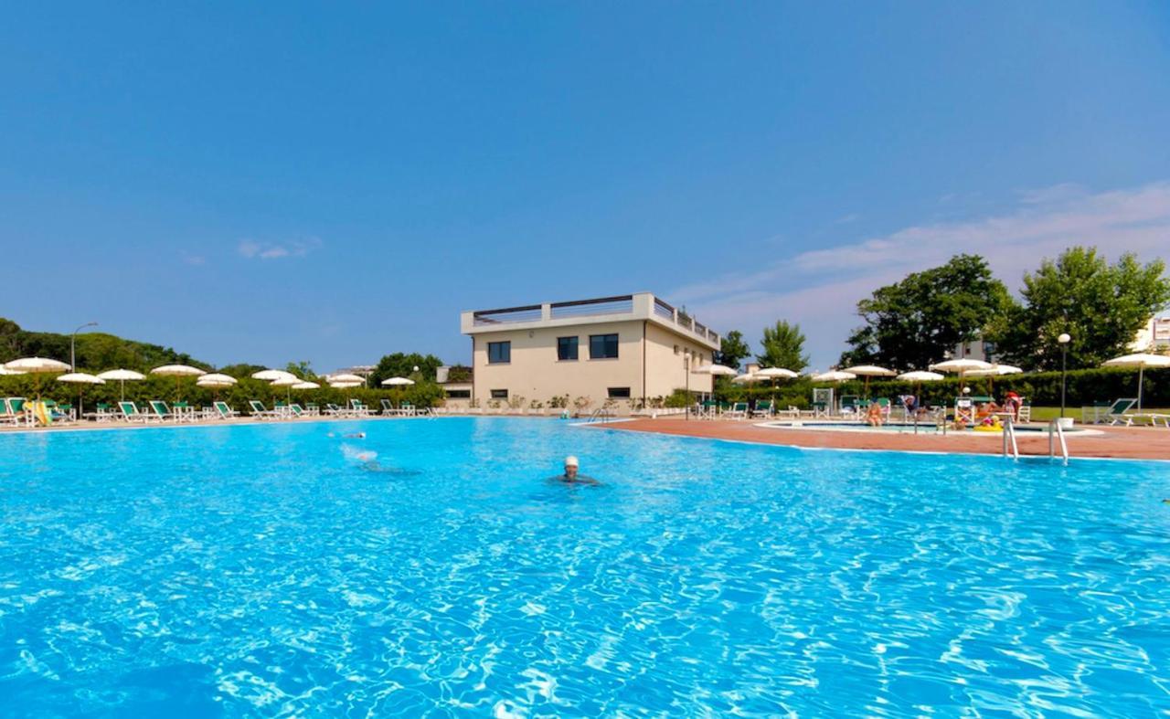 Isa-Apartments 4 Beds In Residence With Swimming-Pool In San Vincenzo, Just 600 Meters From The Sea Exteriér fotografie