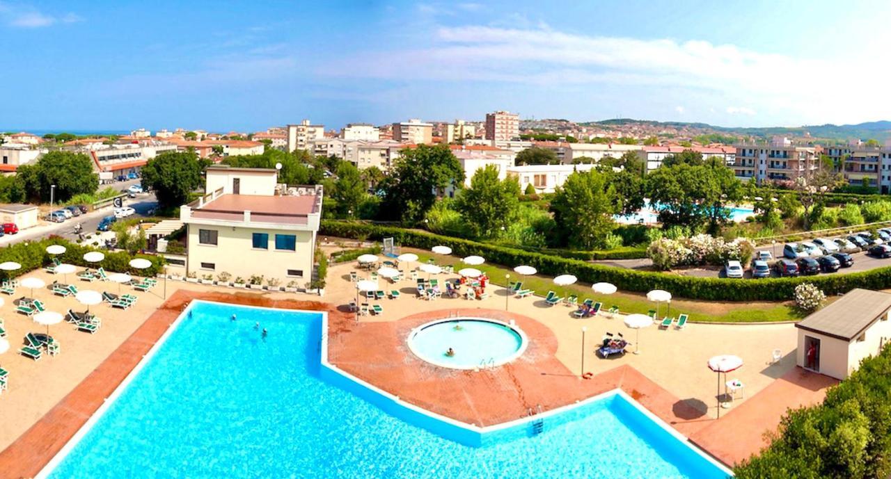 Isa-Apartments 4 Beds In Residence With Swimming-Pool In San Vincenzo, Just 600 Meters From The Sea Exteriér fotografie