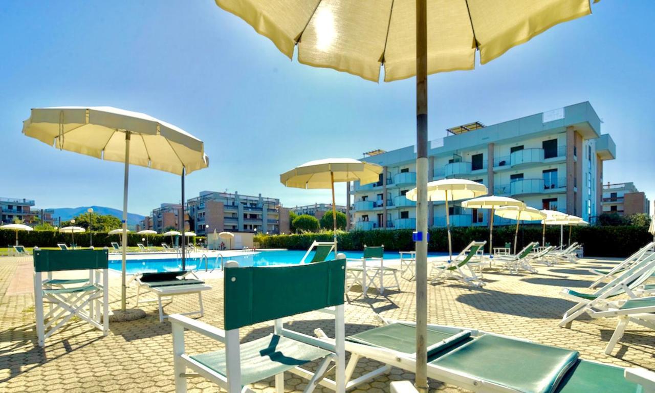 Isa-Apartments 4 Beds In Residence With Swimming-Pool In San Vincenzo, Just 600 Meters From The Sea Exteriér fotografie